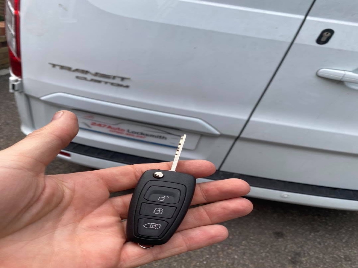 Ford Transit Custom HU101 key at the vehicle