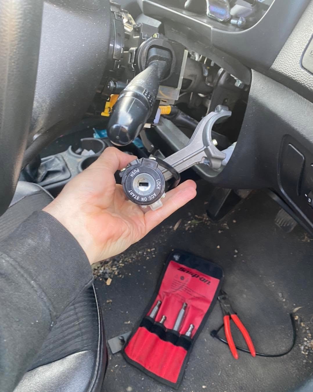 Hyundai ignition barrel replacement at the vehicle