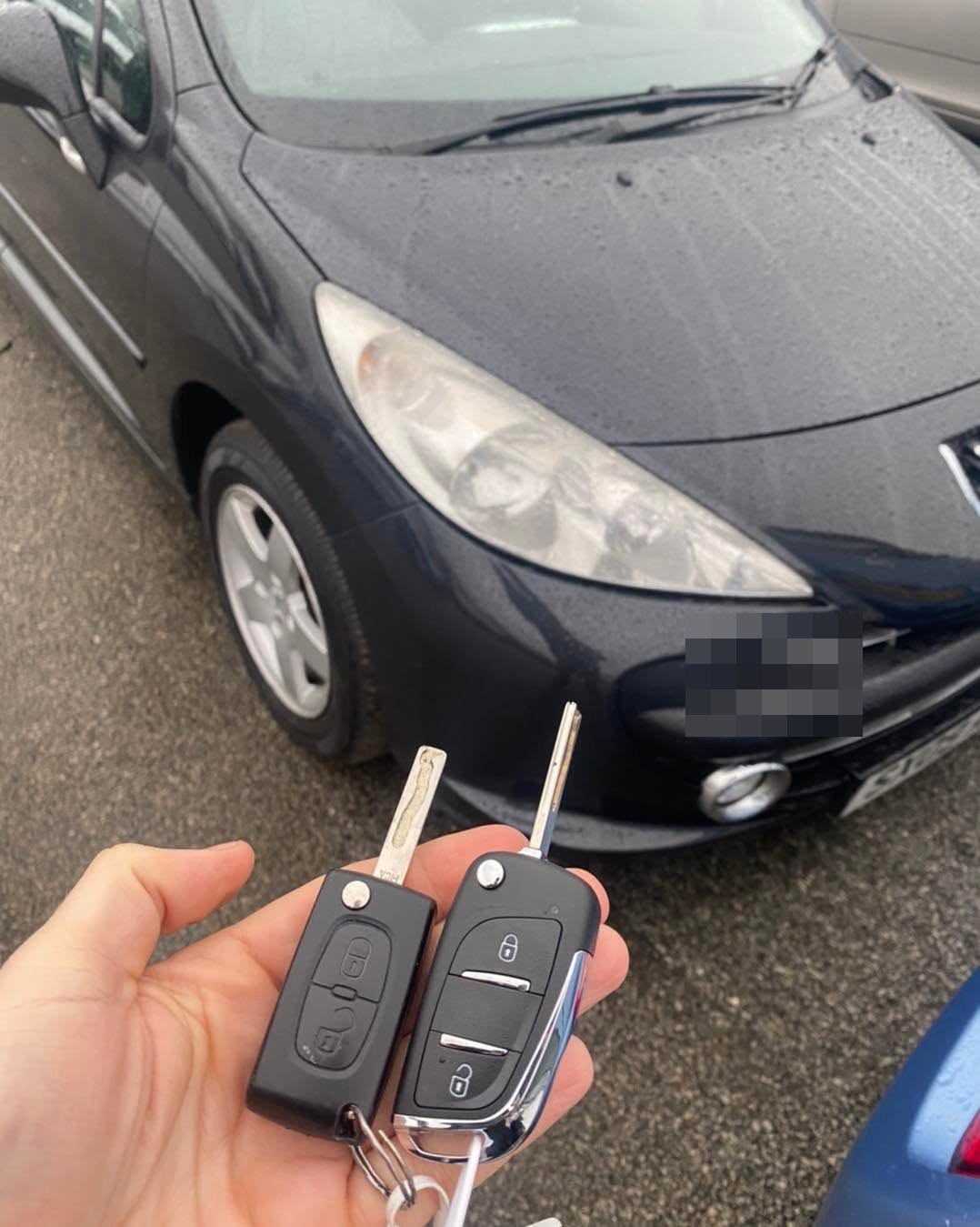 Peugeot 207 replacement keys cut at the vehicle