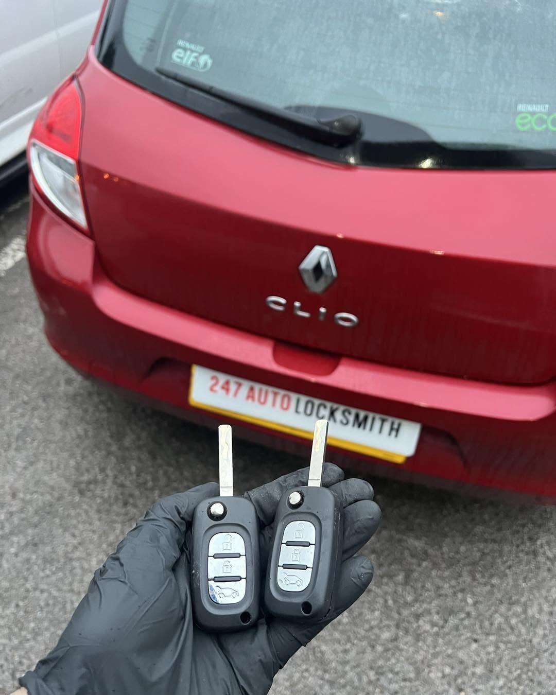 Renault Clio spare keys cut and programmed at the vehicle