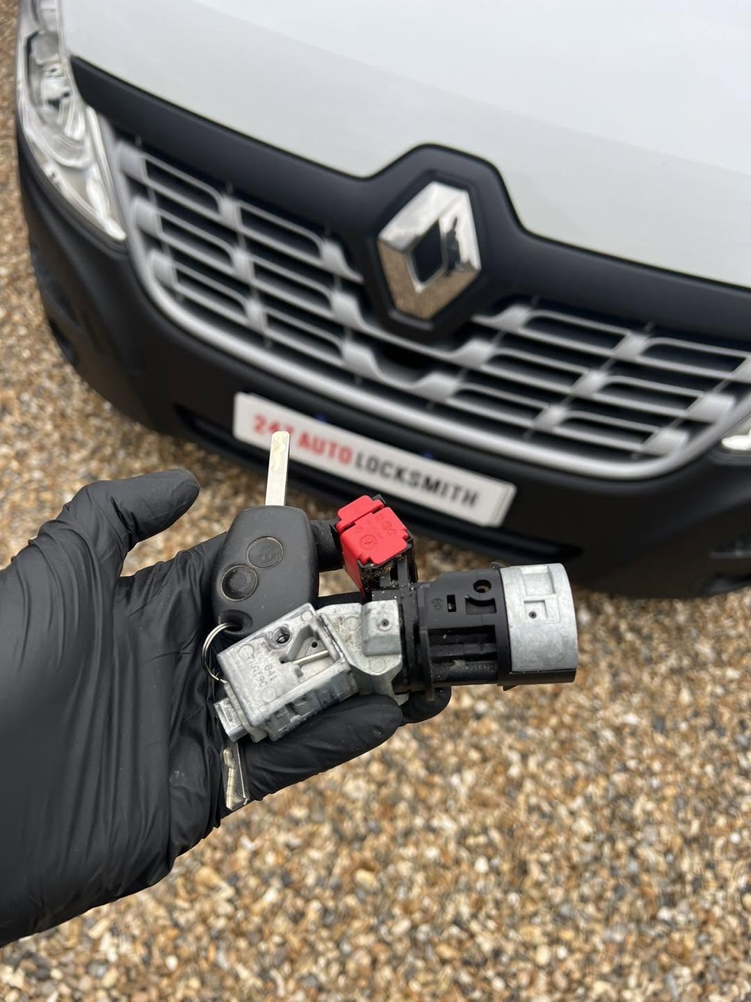Renault Trafic ignition barrel replacement at the vehicle