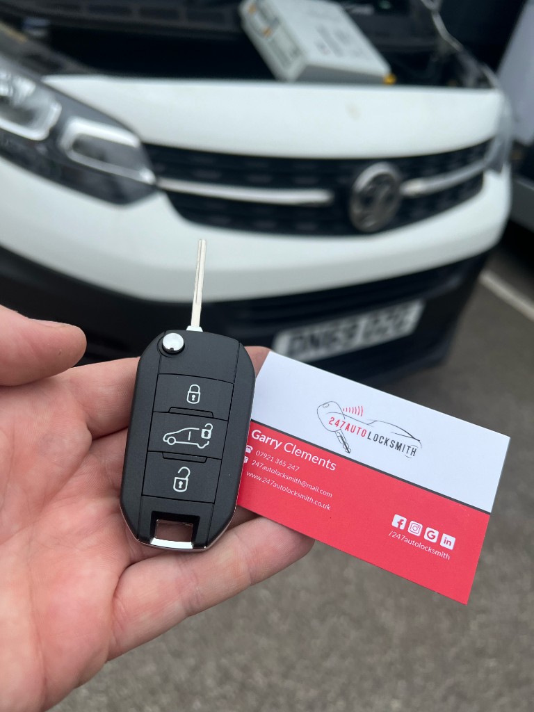 24/7 Mobile Auto Locksmith Services in Surrey: Car Key Replacement, Emergency Lockouts & More