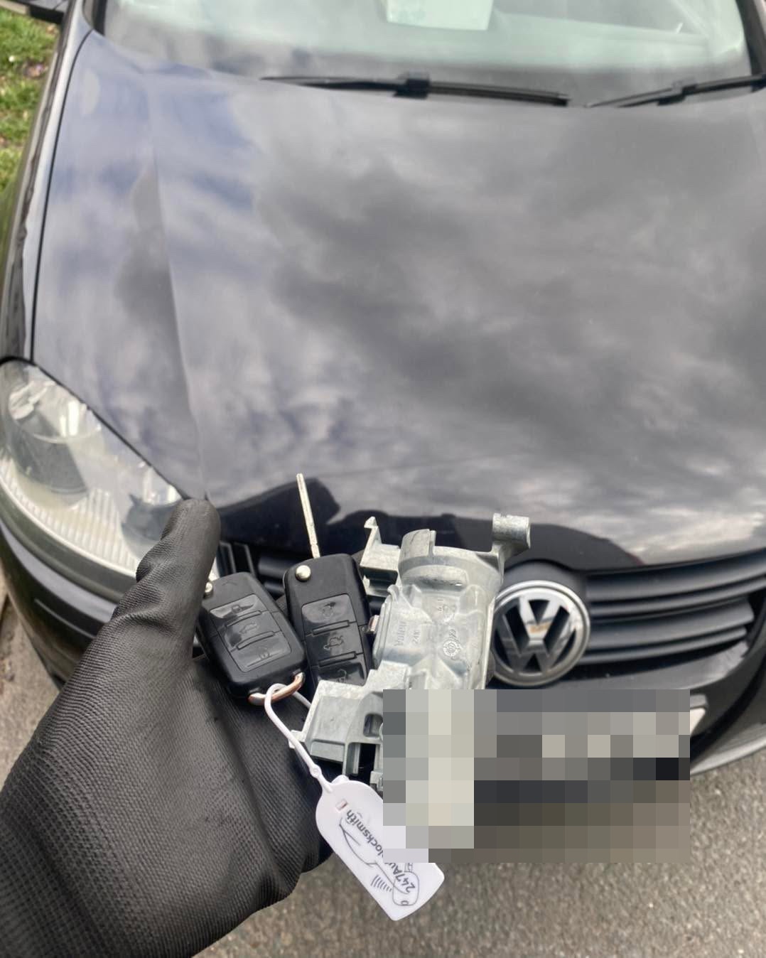 Volkswagen Polo ignition barrel replacement at the vehicle