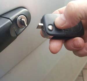 broken car keys london 600x562 1